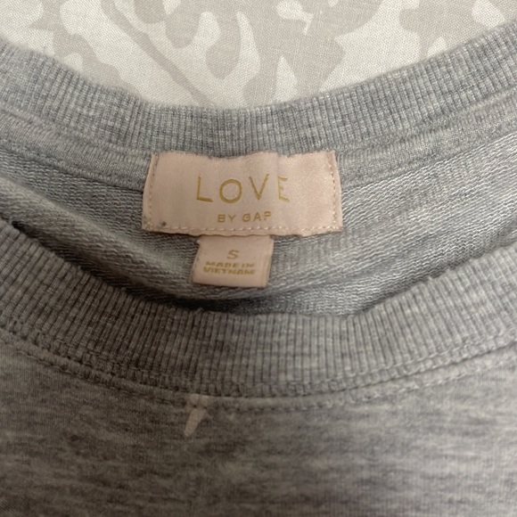 LOVE by Gap Gray Lightning Bolt Long Sleeve Graphic Top - Picture 4 of 6